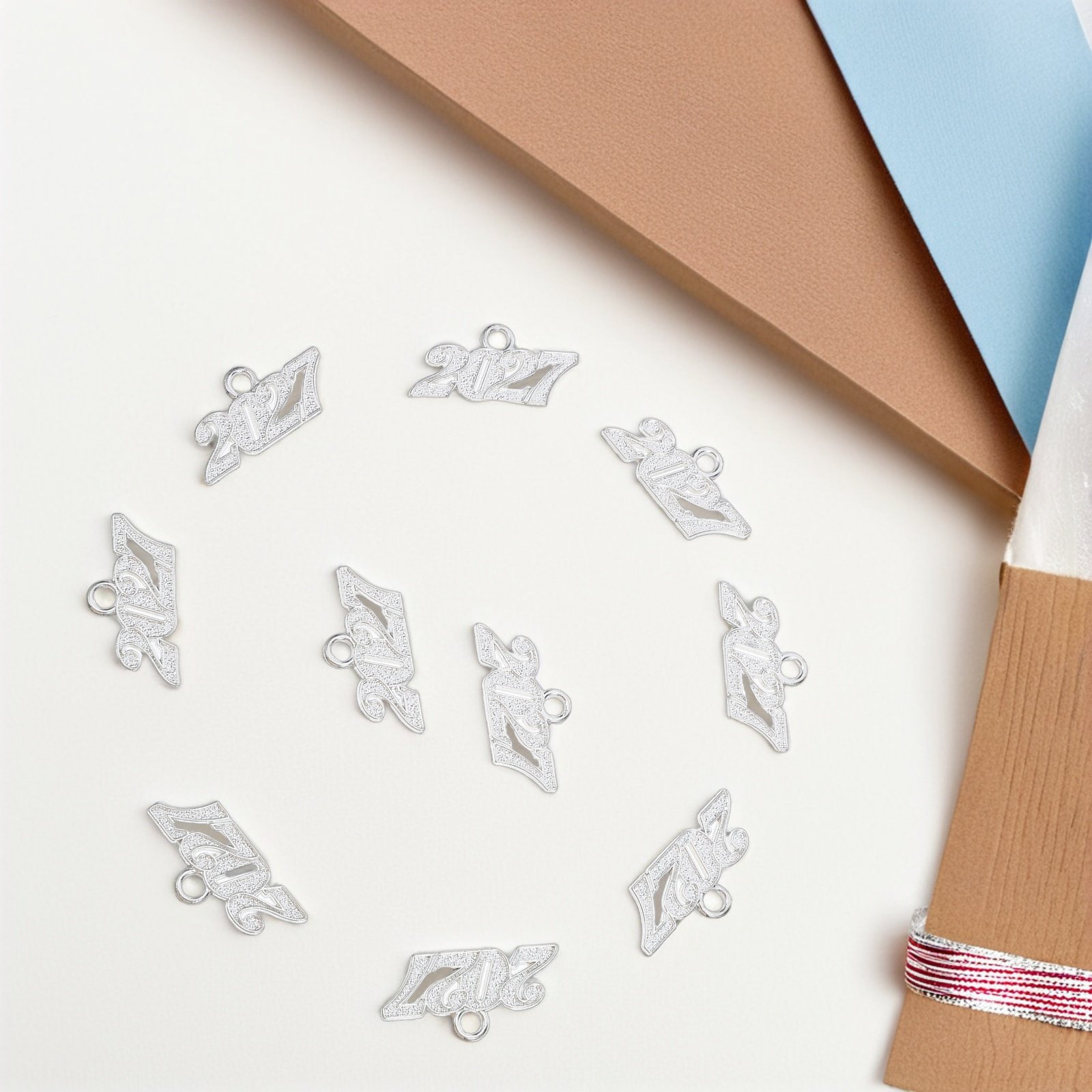 100個 2027タッセルチャーム 卒業帽子デコレーション  - Jewelry Making Classes のレビューと価格