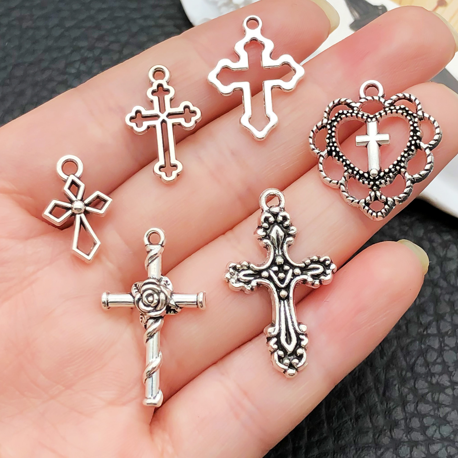 52個のクロスペンダント詰め合わせ (アンティークシルバー/ - Jewelry Making Degree のレビューと価格