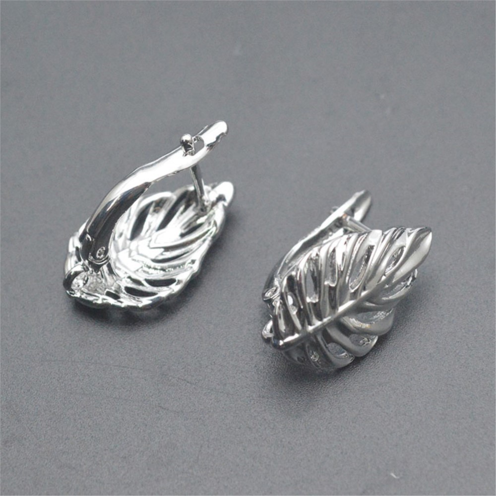 1/2個 18K金メッキ真鍮製 葉っぱ型中空ファッションイヤ - Jewelry Making Earring Supplies のレビューと価格