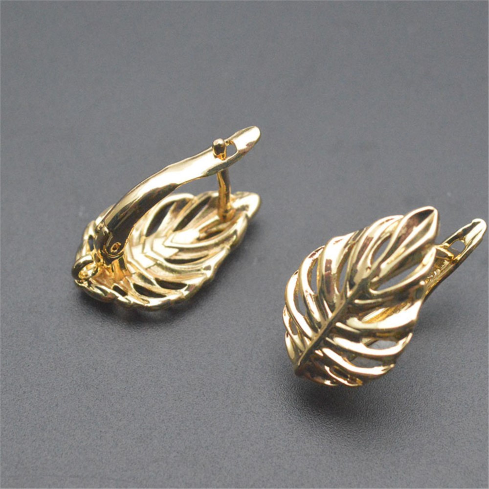 1/2個 18K金メッキ真鍮製 葉っぱ型中空ファッションイヤ - Jewelry Making Earring Supplies のレビューと価格